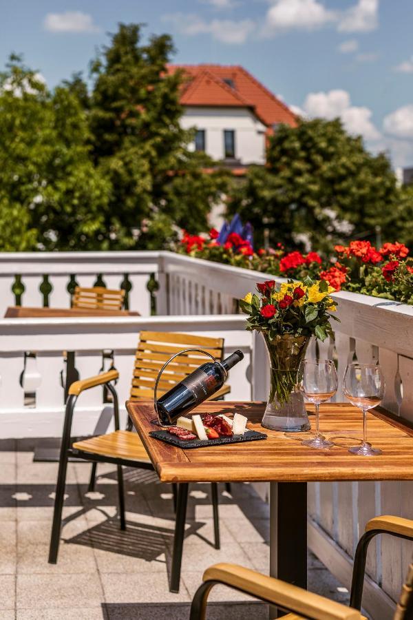 Prague Hotel Carl Inn Restaurant & Free Parking Bagian luar foto