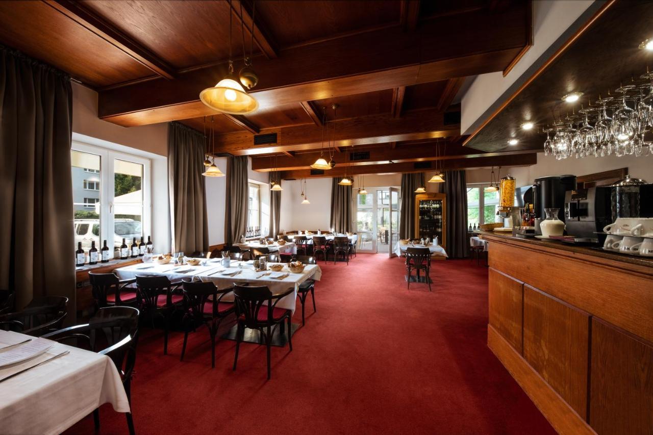 Prague Hotel Carl Inn Restaurant & Free Parking Bagian luar foto