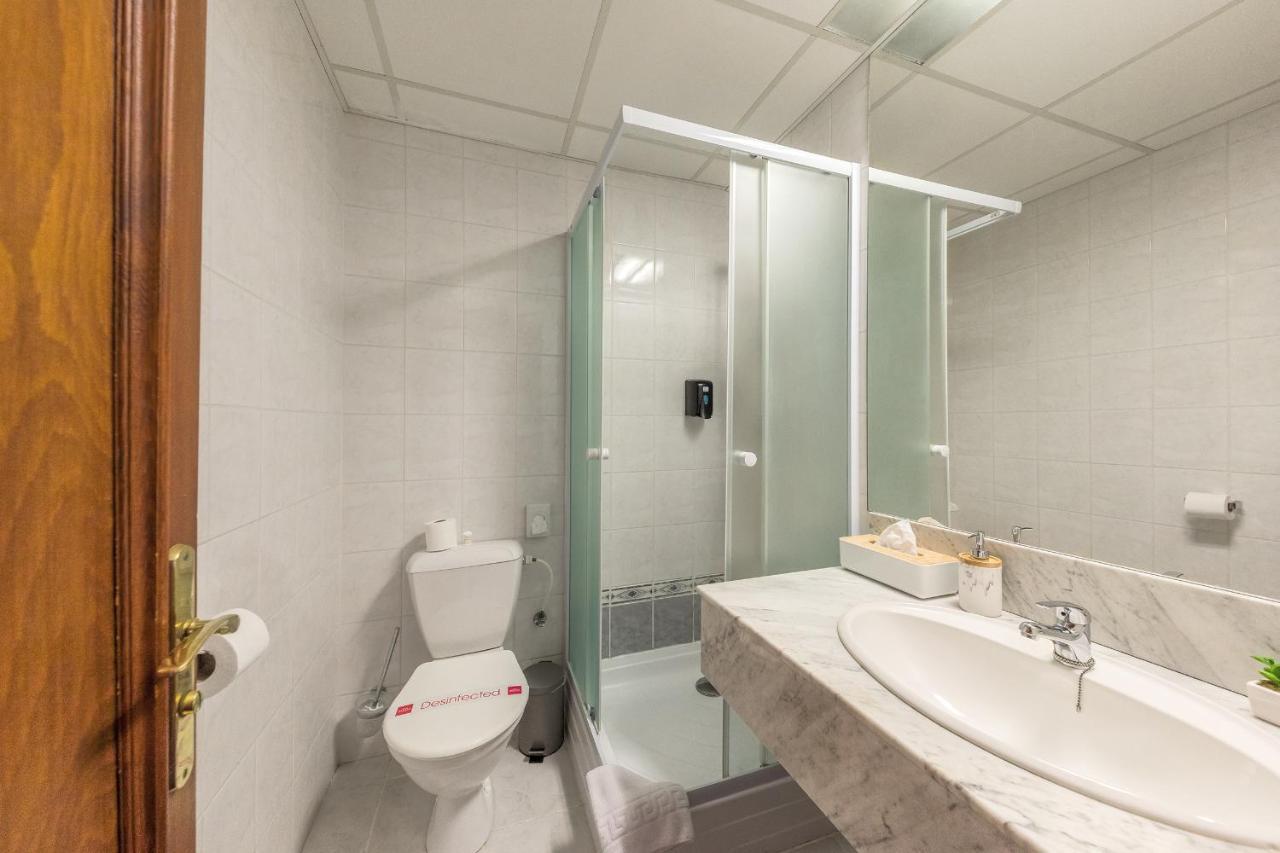 Prague Hotel Carl Inn Restaurant & Free Parking Bagian luar foto